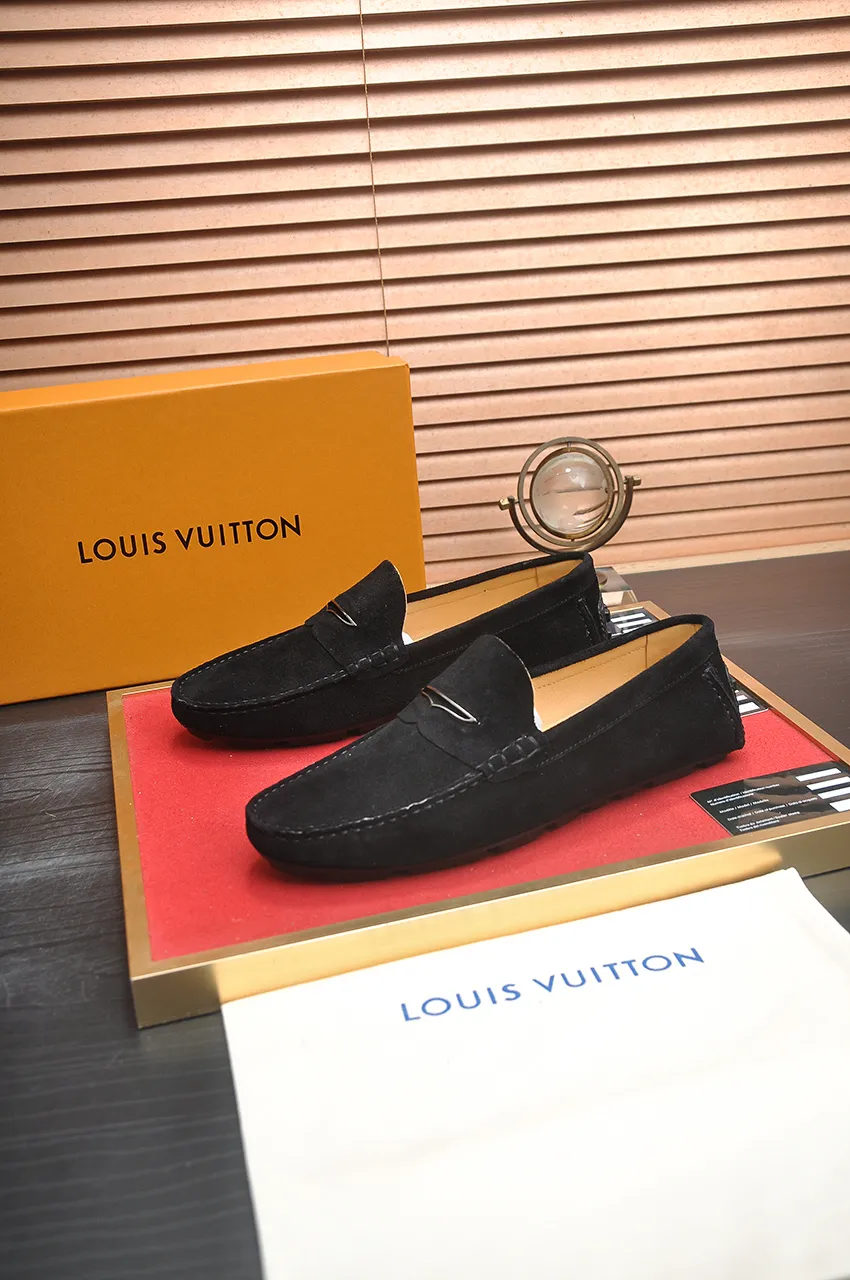 Men's men's shoes 💰420💶 [LV Doudou shoes] (water-dyed cowhide lining) new model is on the market, available on the official website. The new Doudou shoes are processed into single-color materials, and the uppers are made of imported horsehide leather. The body of the shoe is fully hemmed with mark thread, and is lined with imported original cowhide leather. The elegant shoe shape is super suitable for all-matching, and the size is 38-44.